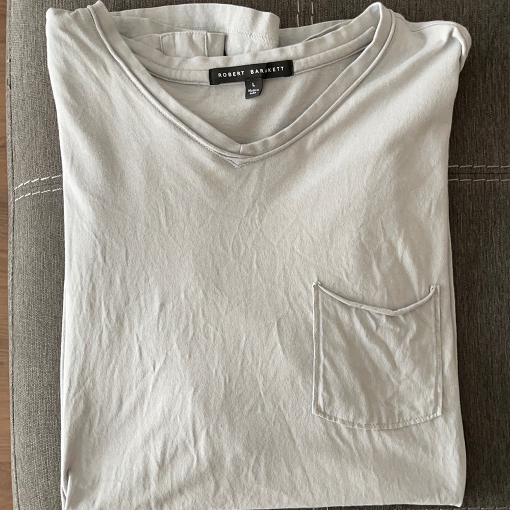 Robert Barakett V-neck t shirt